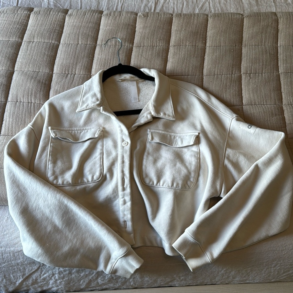 Alo Cropped Button Down Jacket